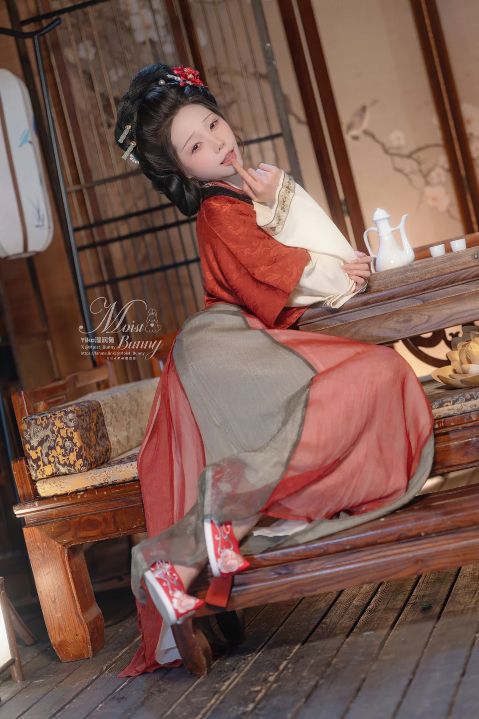 咬一口兔娘_26年02月订阅作品『快马加鞭·金莲迎春』_94P,2V_2_08GB tg@simisebaisi 【丝足阁】011.webp